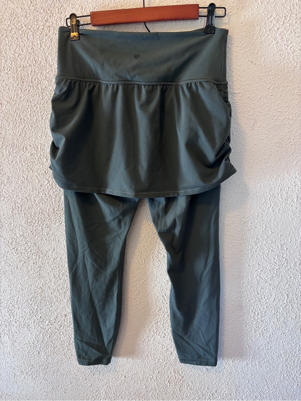 Athleta Elation 2-in-1 7/8 leggings - Picture 2 of 6